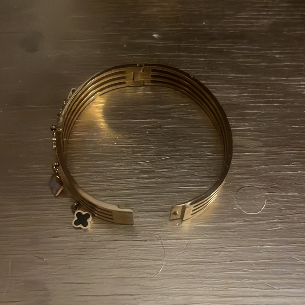 Gorgeous bangle! Beautiful charms similar to LV but the bracelet has its own ❤️ - Picture 9 of 11